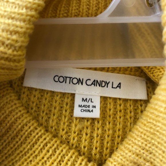Sleevless yellow mock neck sweater - Picture 2 of 4